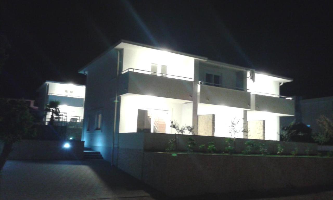 Luxury Apartments Cuba 1 Novalja Exterior foto